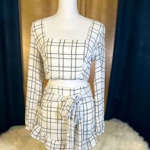 Crop top & top Shorts Set. Size small.